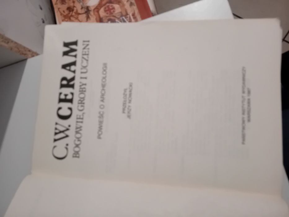 C.W. Ceram Bogowie, groby i uczeni