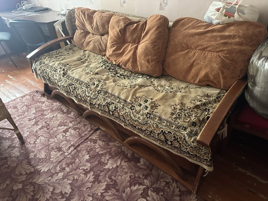 Віддам диван безкоштовно