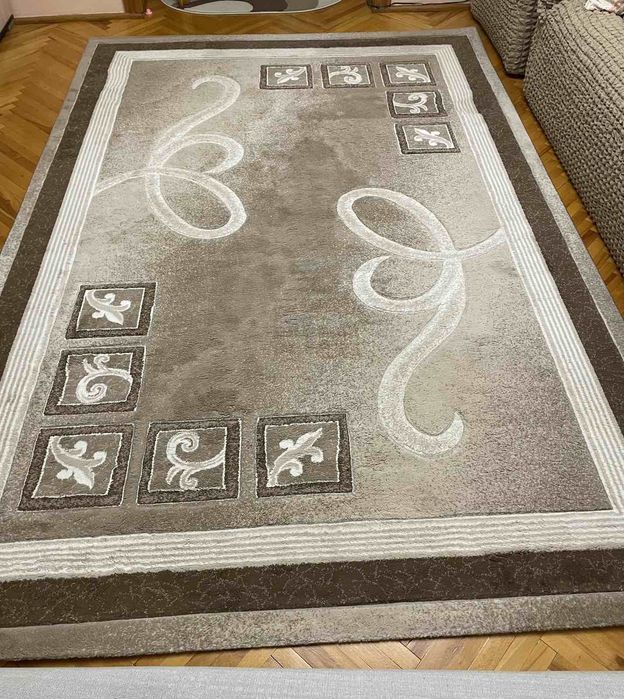 Килим 2/3 метри.