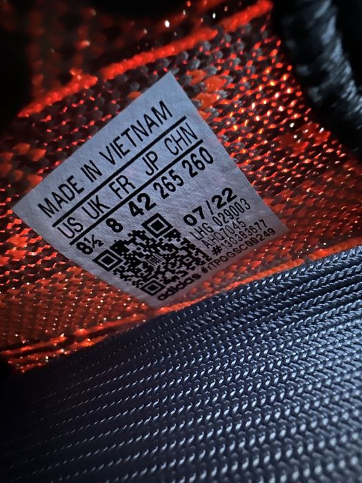 Yeezy 350 V2 Carbon Beluga