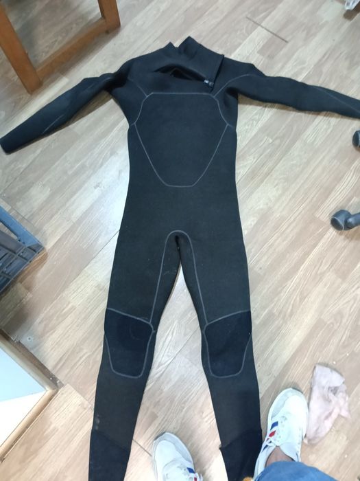 Fato se surf usado mas muito bom