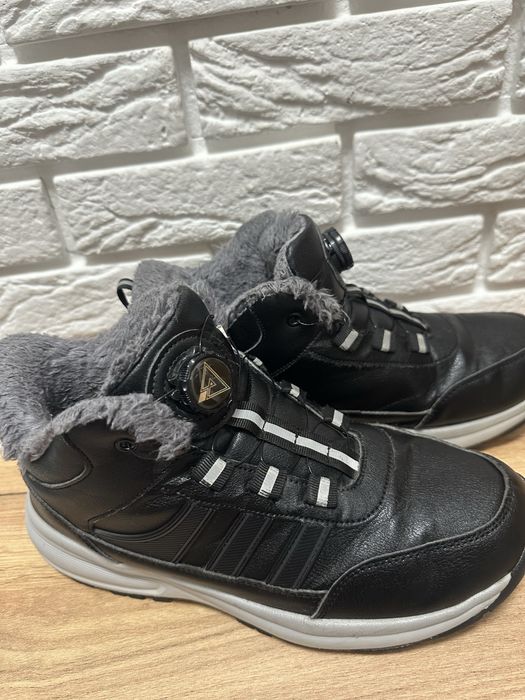 зимні кросівки для підлітка