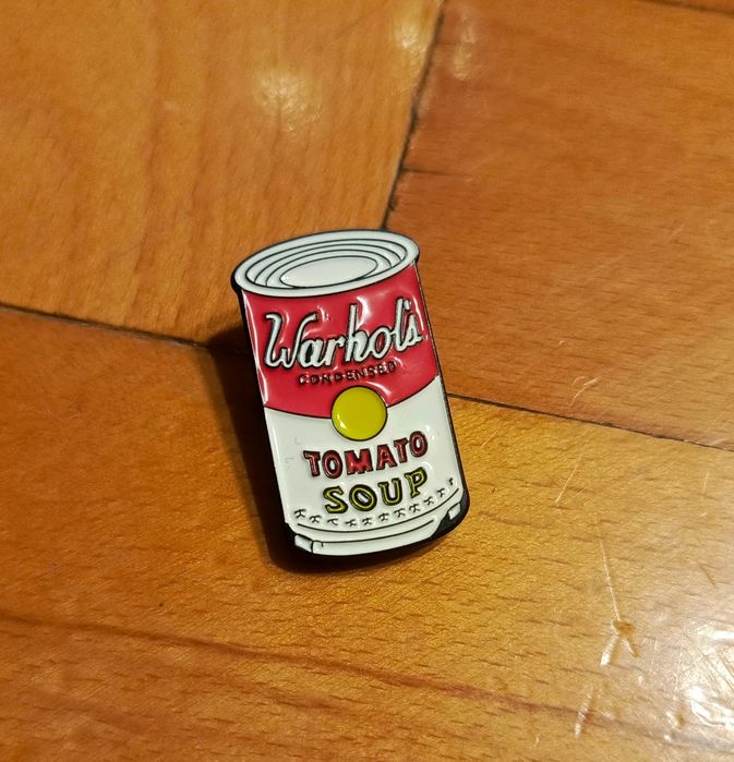 Andy warhol campbell's tomato słup przypinka do ubran