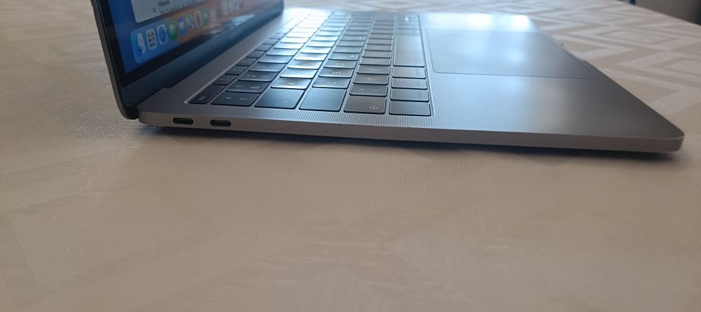 MacBook Pro 13" Retina 2017 – Excelente Estado – Bateria 72 Ciclos