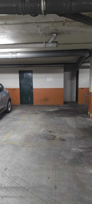 Lugar de estacionamento e arrecadação - Estação Valongo