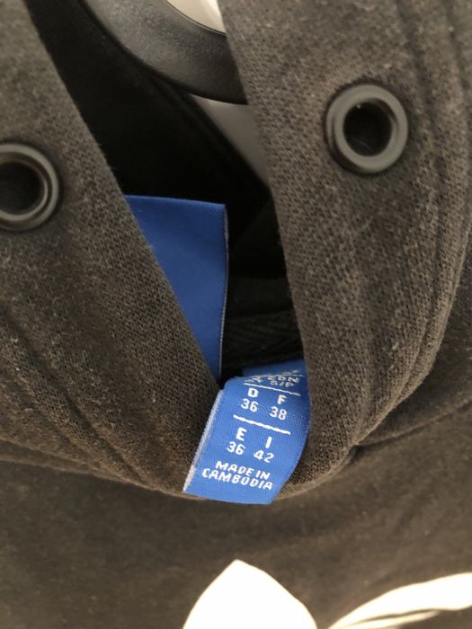 Czarna oryginalna bluza adidas z nadrukiem i kapturem rozmiar 36