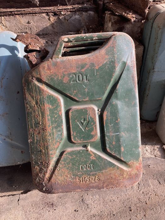 Канистры для бензина 10 и 20 литров