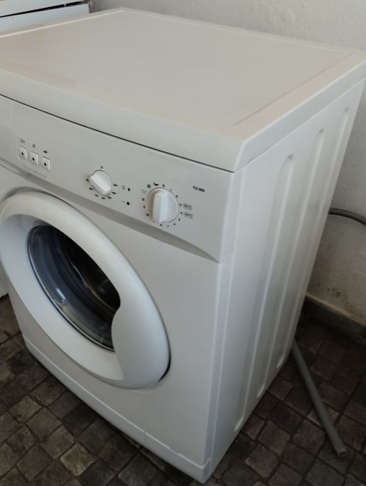 Máquina de lavar roupa a funcionar