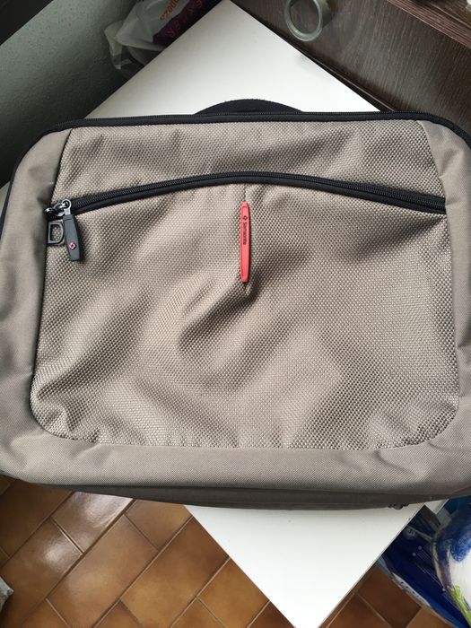 Samsonite Laptop Bag / Pouch / Backpack64297622893057120