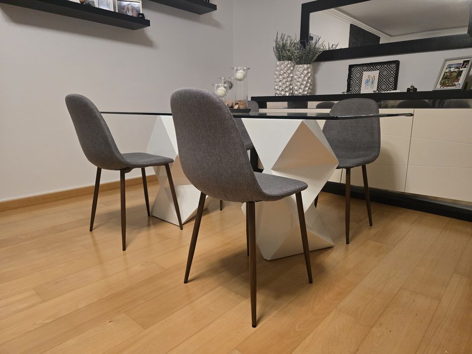 Mesa de jantar em vidro