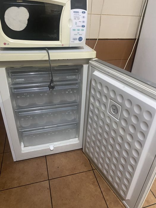 Продам для кафе мебель, холодильники и печки