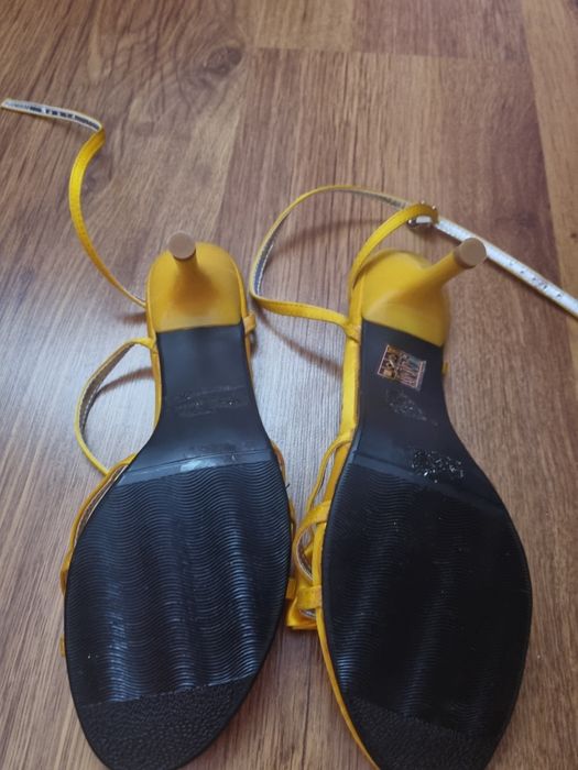 Niskie szpileczki na lato żółte 38.