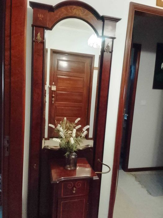 Sala de jantar em madeira e móveis de hall em cerejeira em muito bom estado