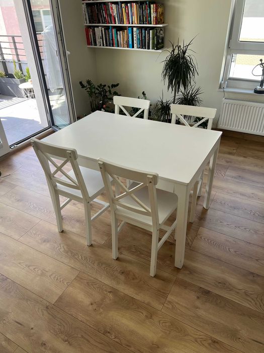 Stół IKEA rozkładany   4 krzesła