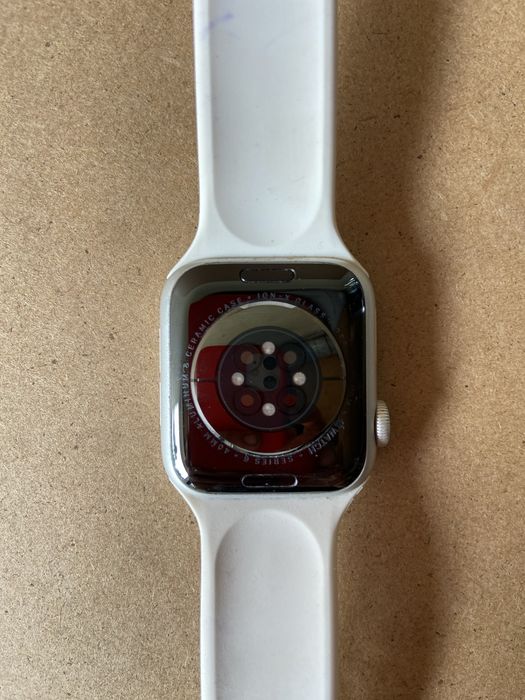 Apple Watch Series 6 40mm Silver Aluminum - Uszkodzony (Apple Logo Loop)