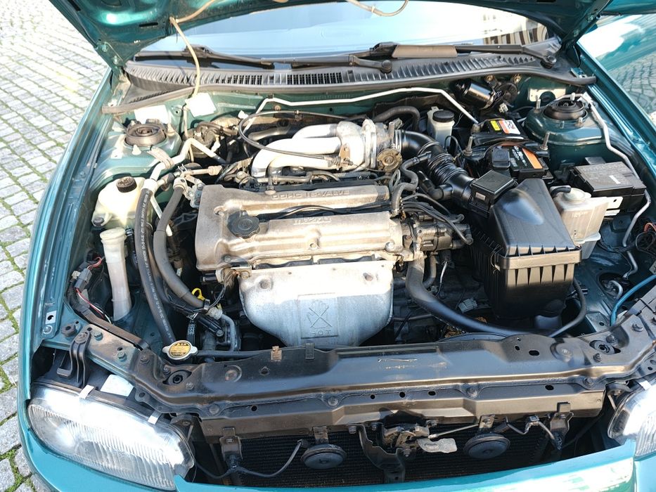 Mazda 322 F japonês