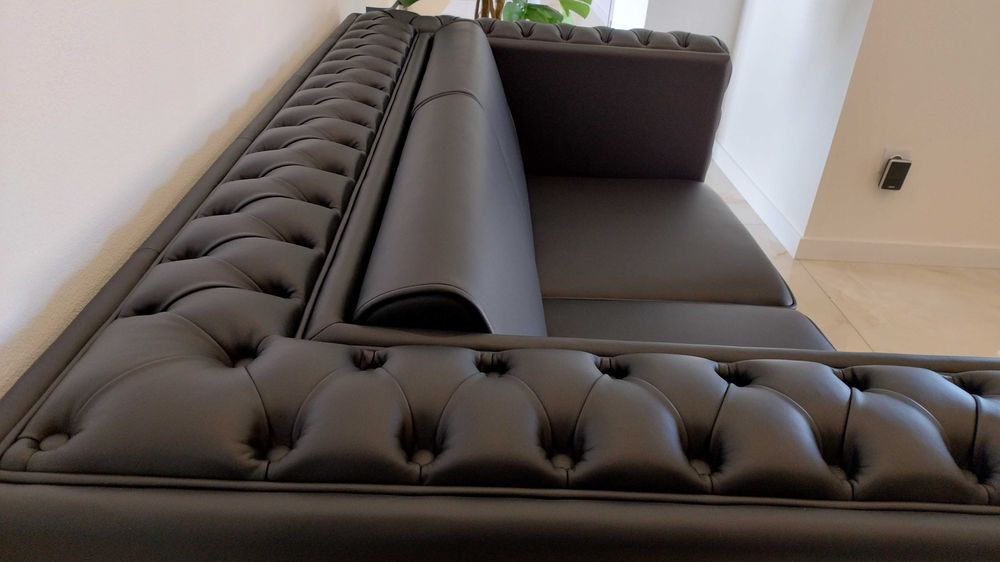 Sofa Versage, skóra naturalna, kanapa 2 osobowa stylowa Chesterfield