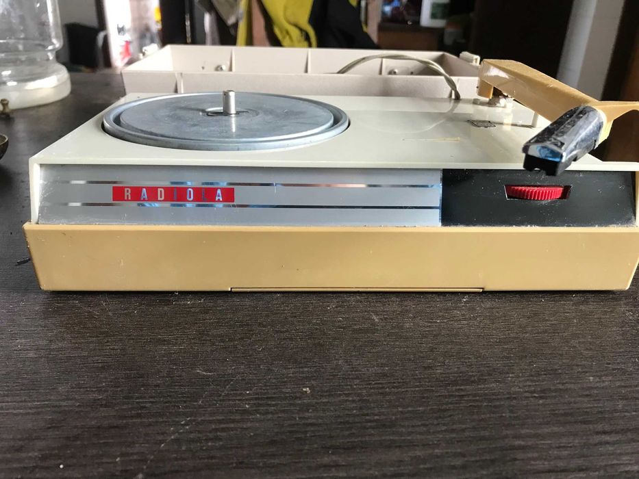 Radiola gira disco raro portátil raro