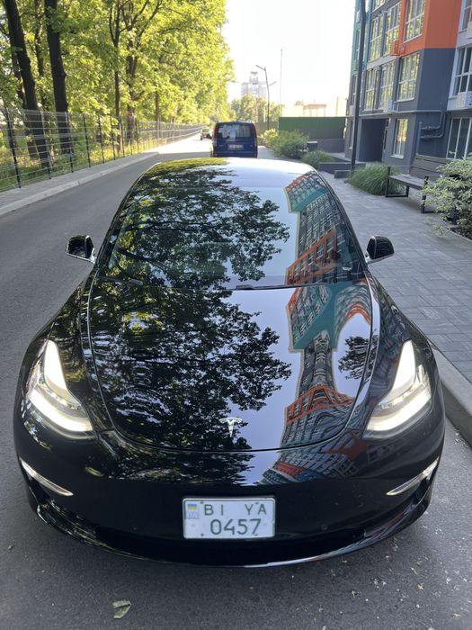Продам Теслу 2019 рік