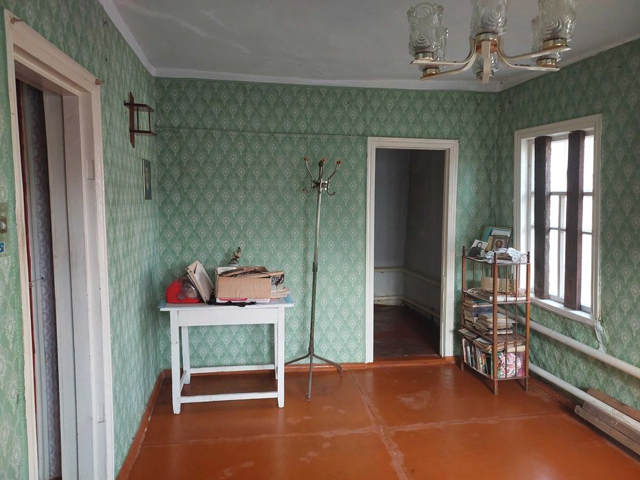 Продається 1/2 будинку.