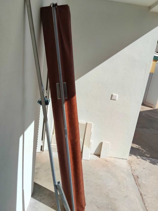 Porta de dobra bonita em couro sintético.