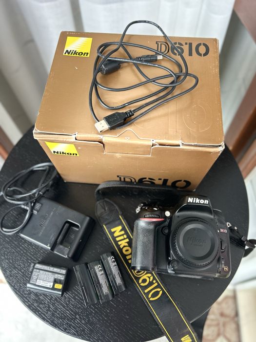 Повнокадрова дзеркальна камера Nikon D610
