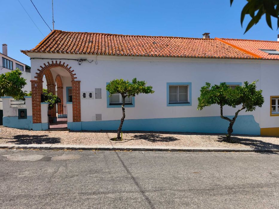 Moradia em Mora. Rua Francisco Mantero nº3