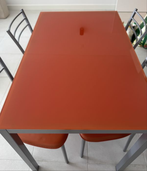 Mesa cozinha laranja + 4 cadeiras em perfeito estado de conservação