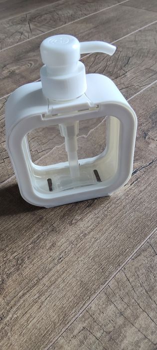 Dozownik z pompką na płyn/żel