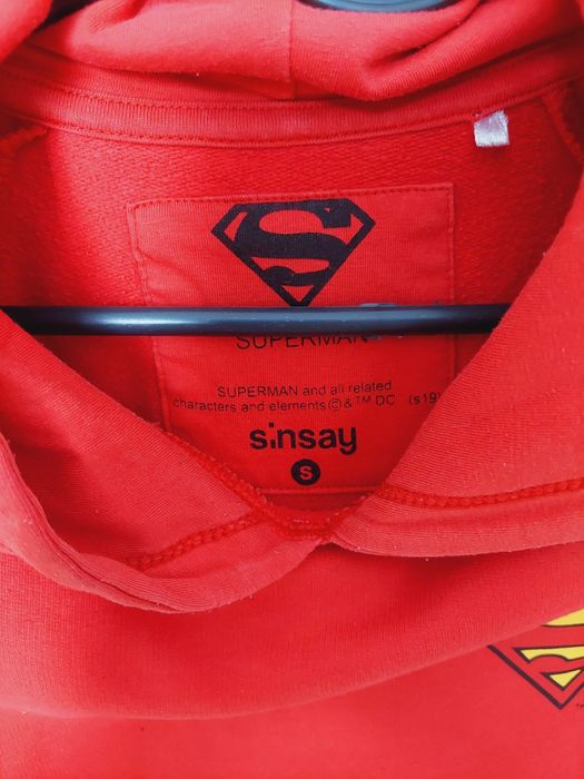 Czerwona bluza z kapturem Superman Sinsay S
