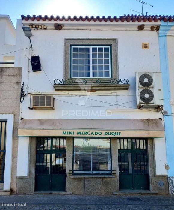 Loja para comércio/serviços em plena baixa de Redondo