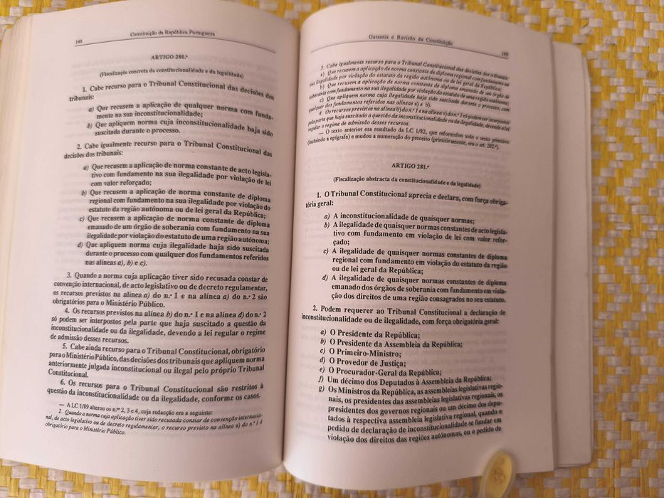 Constituição da República Portuguesa 
Vital Moreira - J.J. Canotilho
