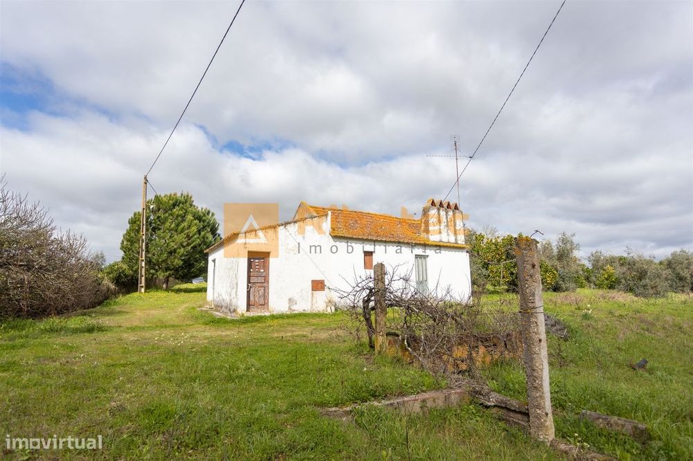 Moradia para remodelar no Couço