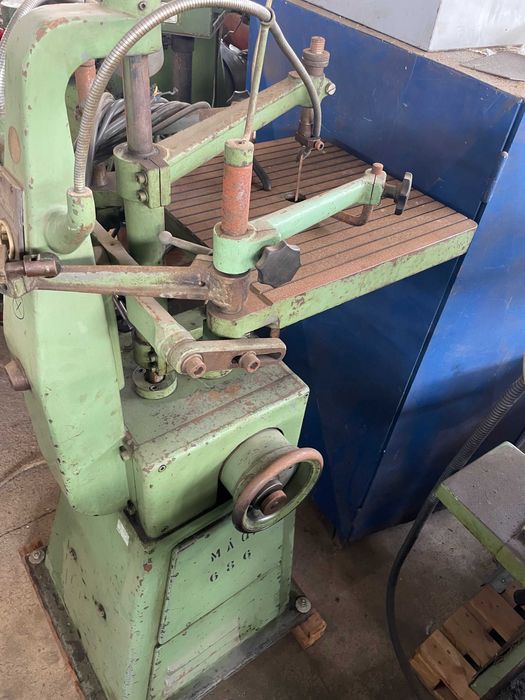 Serra de fita vertical