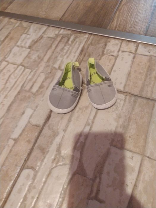 Buciki niemowlęce espadryle tenisówki buty niechodki r 14 15 na gumki