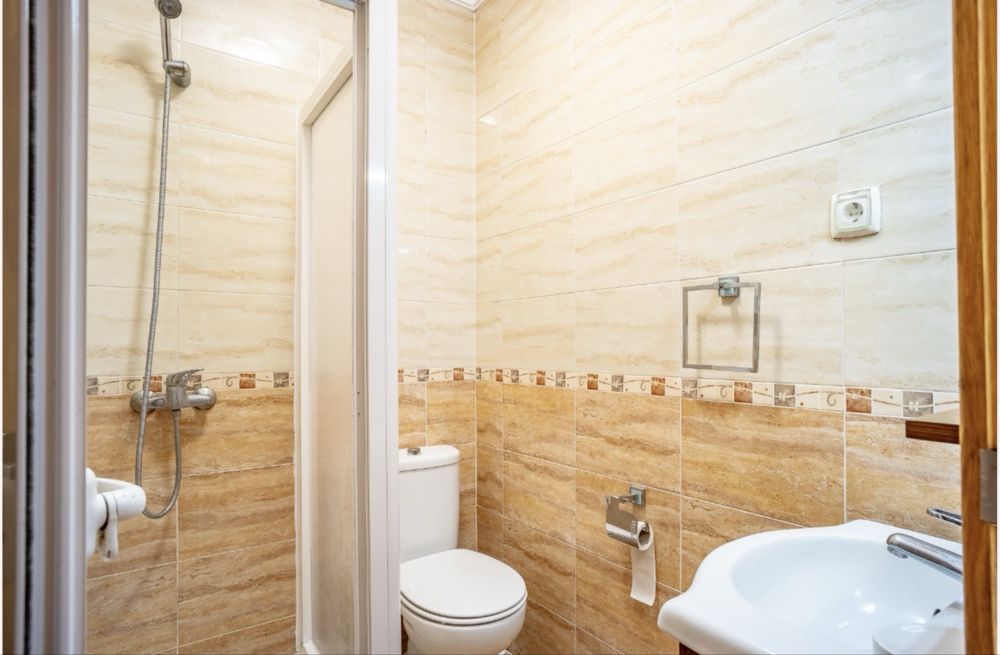 Quarto c/ WC priva. Monte da Caparica - Perto de Faculdades FCT e Egas