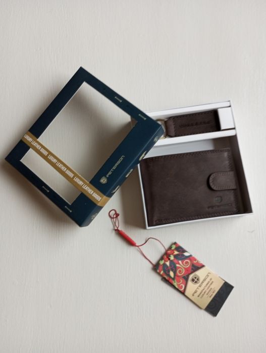 nowy skórzany portfel męski z brelokiem PETERSON