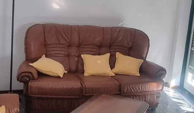 Vendo conjunto de Sofás em pele