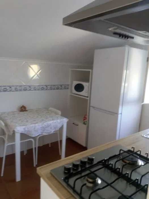 Quarto Amplo Individual em Almada em Vale Fetal