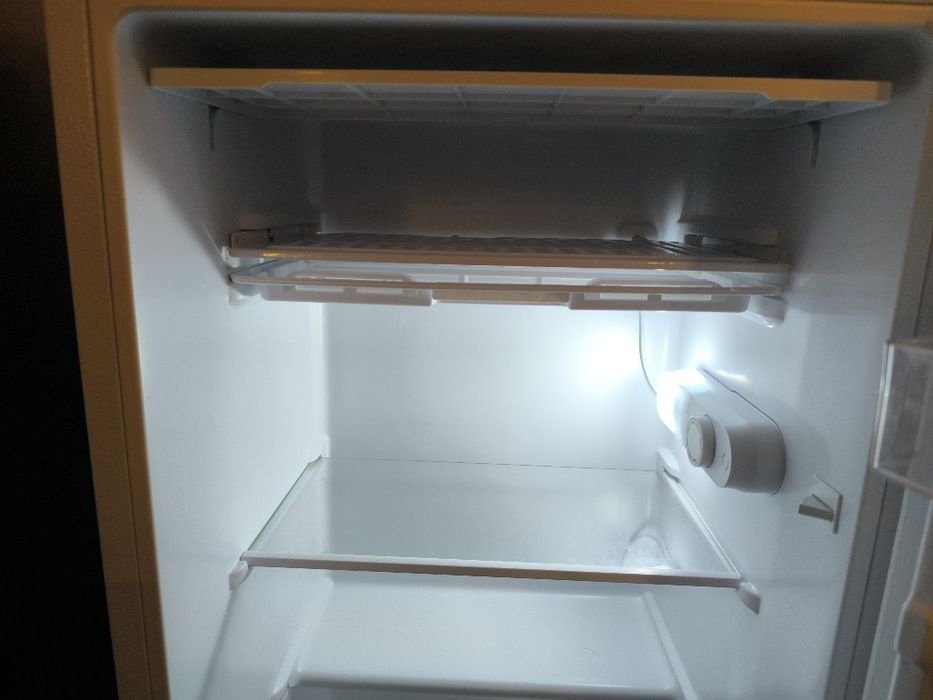 Frigorífico c/ congelador Hisense RR12D4AW noE 94L