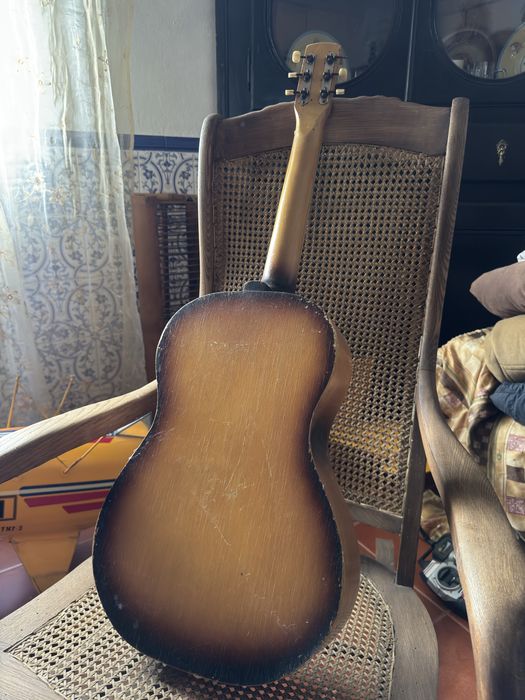 Viola clássica antiga