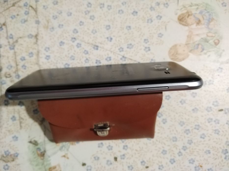 Vendo telemóvel Samsung carregador e fone
