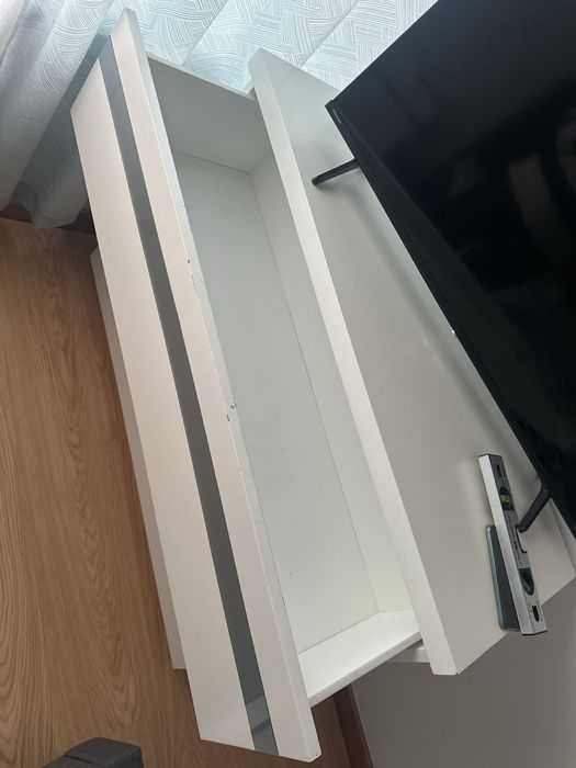 Comoda e mesas cabeceira