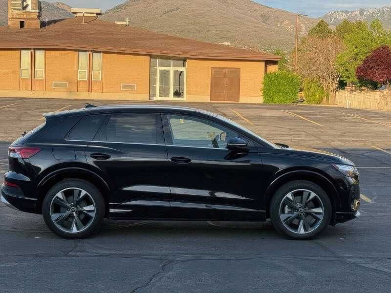 2022 Audi Q4 e-tron quattro Premium 50