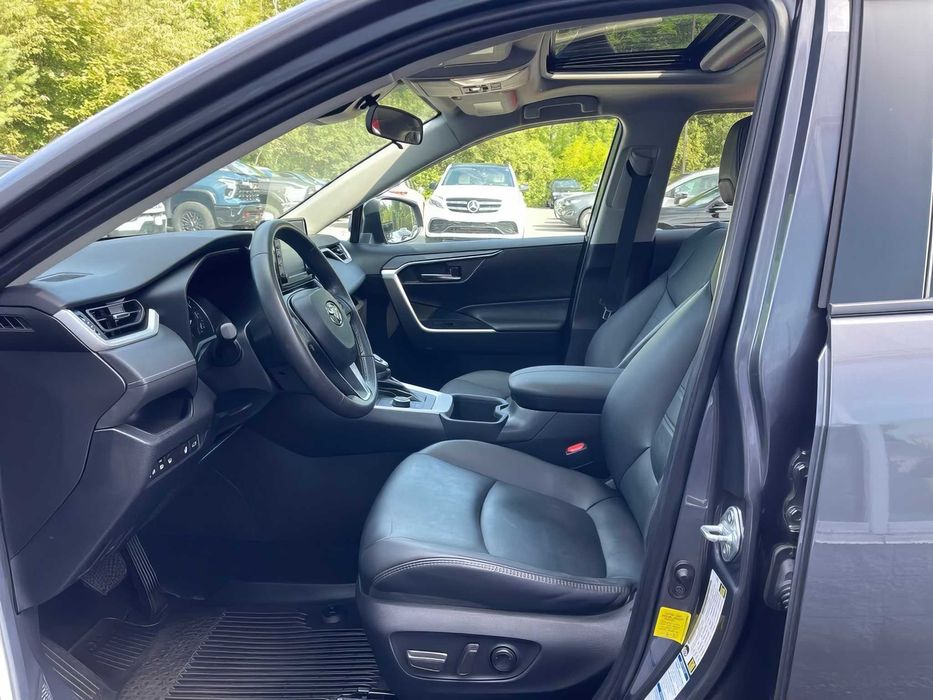 Toyota RAV4      2022