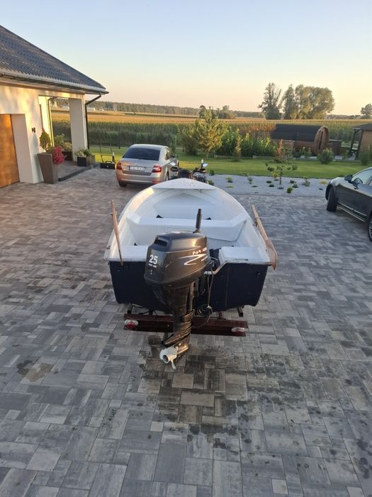 Romana 430 + silnik parsun 25 + przyczepa.