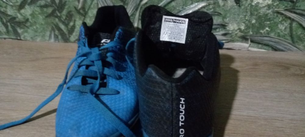 Футбольна обув бампи ,сороконошки ,будць, гетири і одежа