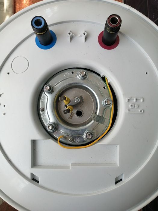 Продам бойлер Мidea 50 литров