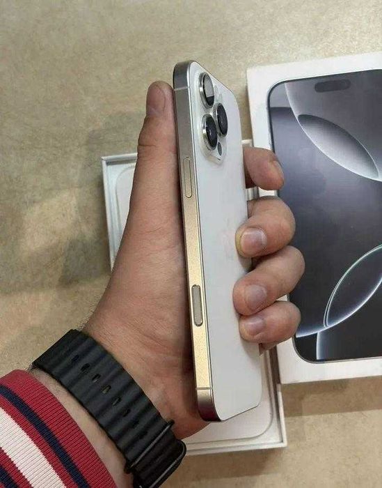 iPhone 16 Pro Max, 256 ГБ, SIM + eSIM