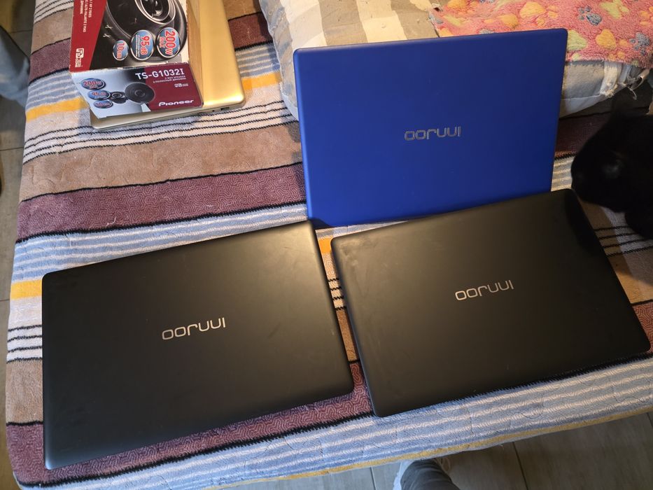 Selling 3 Laptops468896511615969280